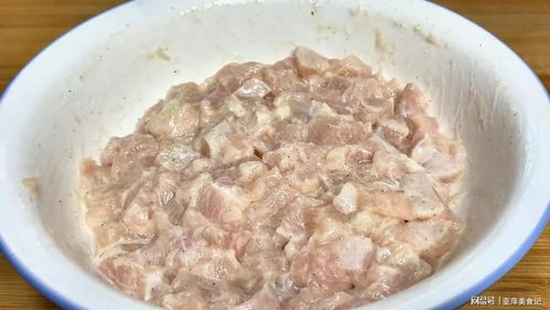 立秋后,羊肉牛肉靠邊站,多吃它,低脂高蛋白,營養(yǎng)又美味 雞肉 雞丁 蛋清 蒜苗 香菇 胡蘿卜 適量清水 網(wǎng)易訂閱